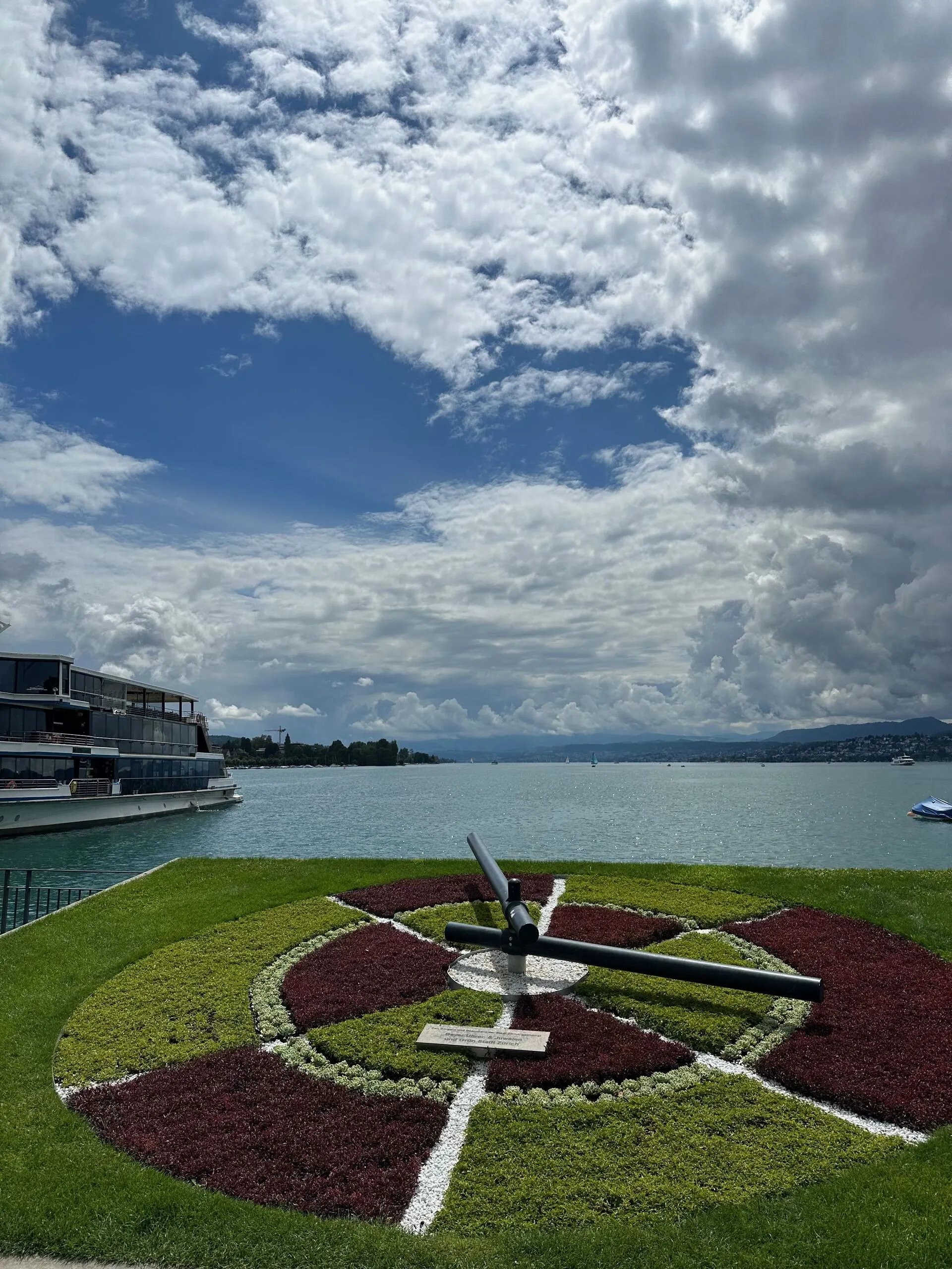 Zurich Blumenuhr clock