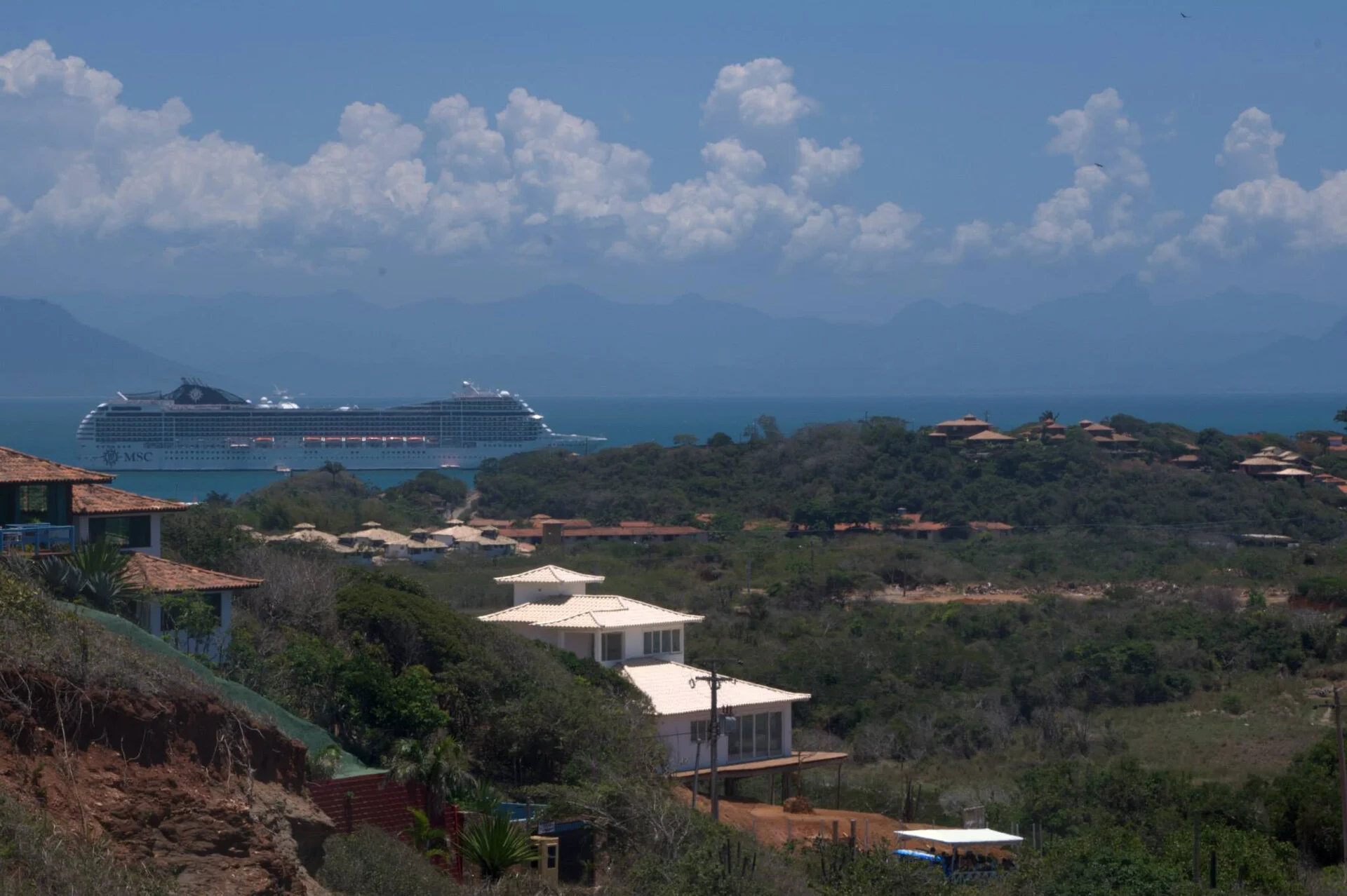 Bela praia e água turquesa na península de Búzios perto do Rio de Janeiro
