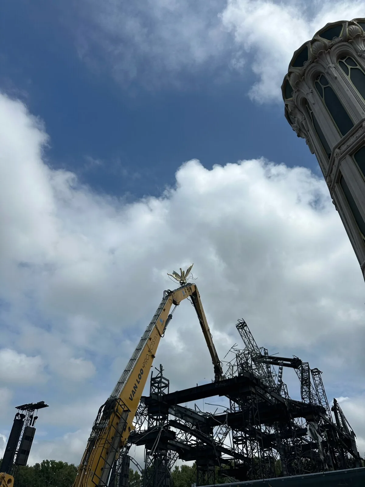The emergency Tomorrowland 2025 Mainstage built with cranes and scaffolding after the original stage burned down