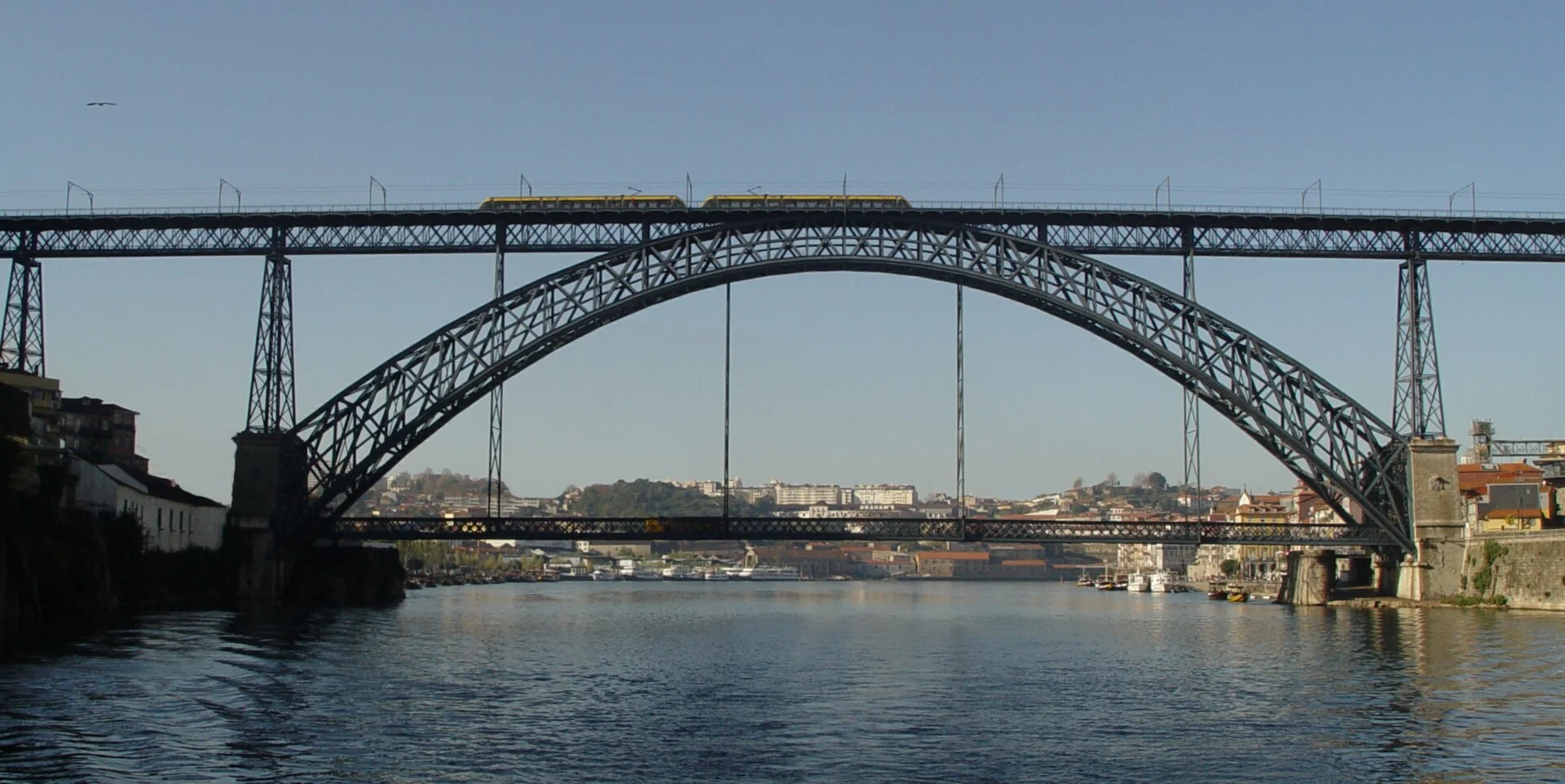 Dónde Alojarse en Oporto: Mejores Zonas y Hoteles
