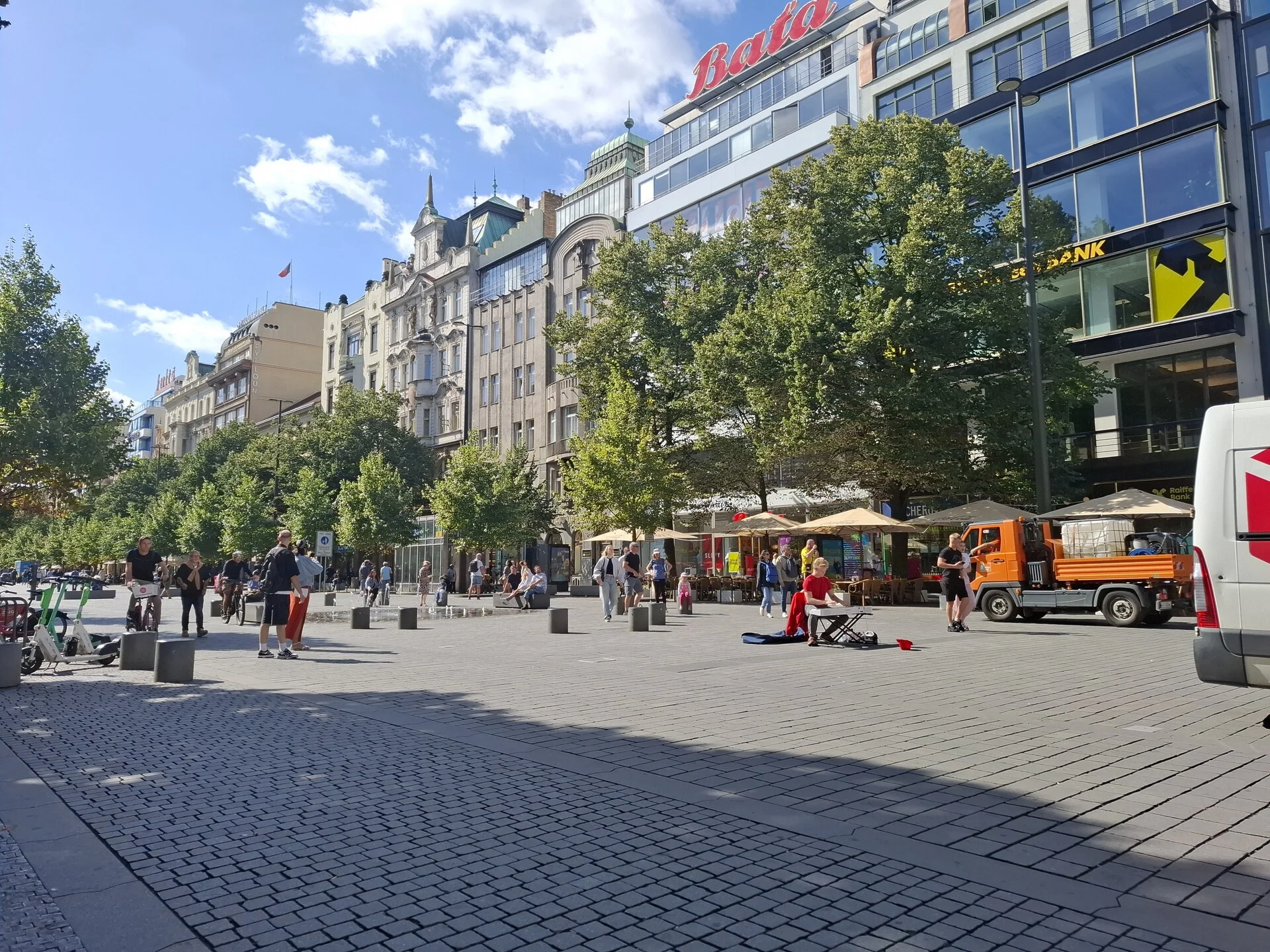 La Plaza de Wenceslao en la Ciudad Nueva de Praga con el Museo Nacional al fondo